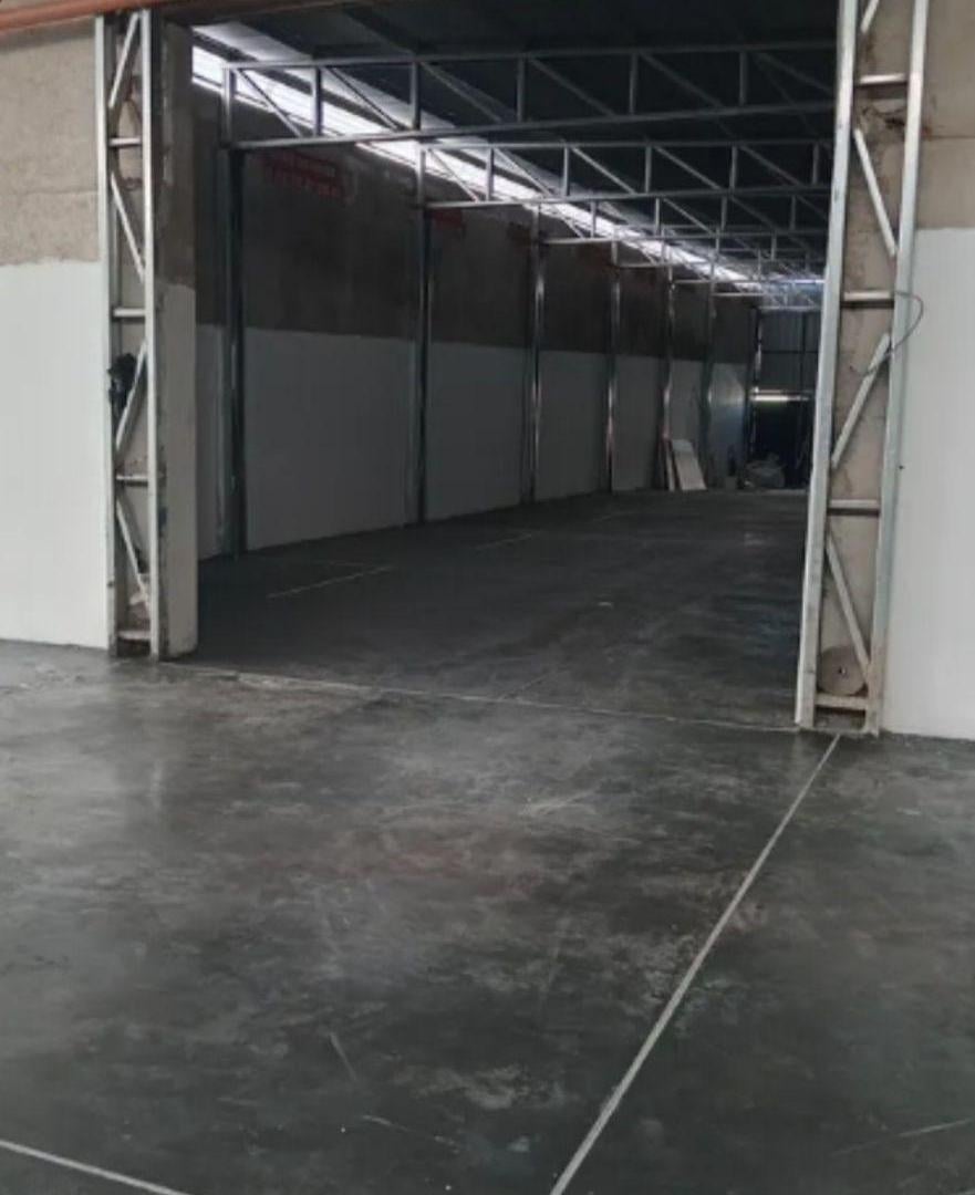 Foto de Excelente. Local comercial - Galpón, imagen 3