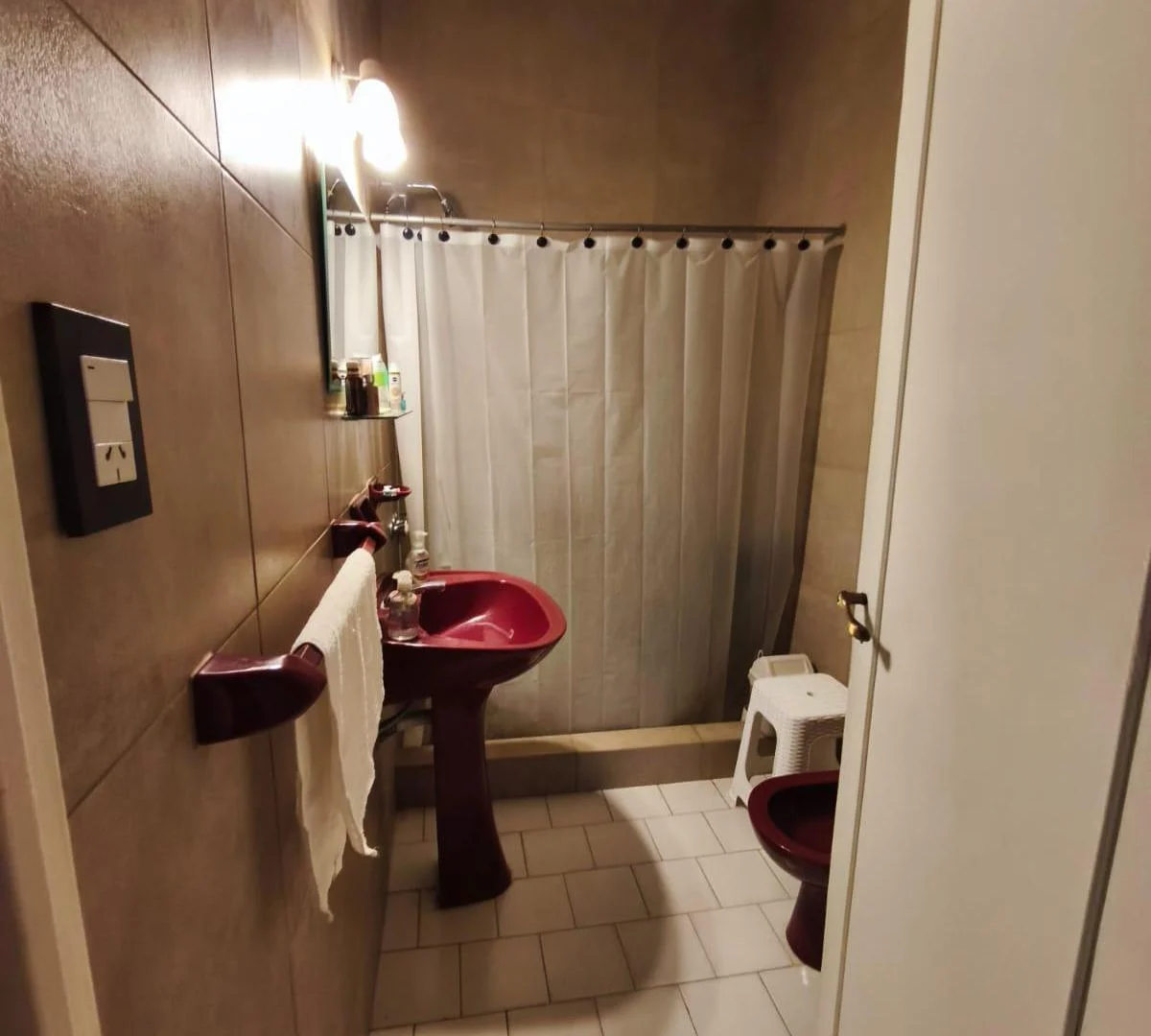 Interno en el centro.