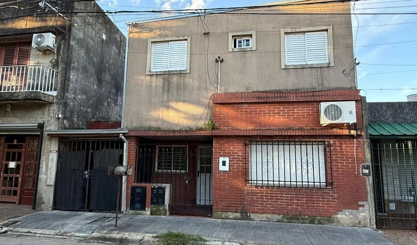 ¡Dos viviendas en una! Casa de 3 Dormitorios  Depto de 2 Dormitorios a metros de Bv. Pellegrini 3