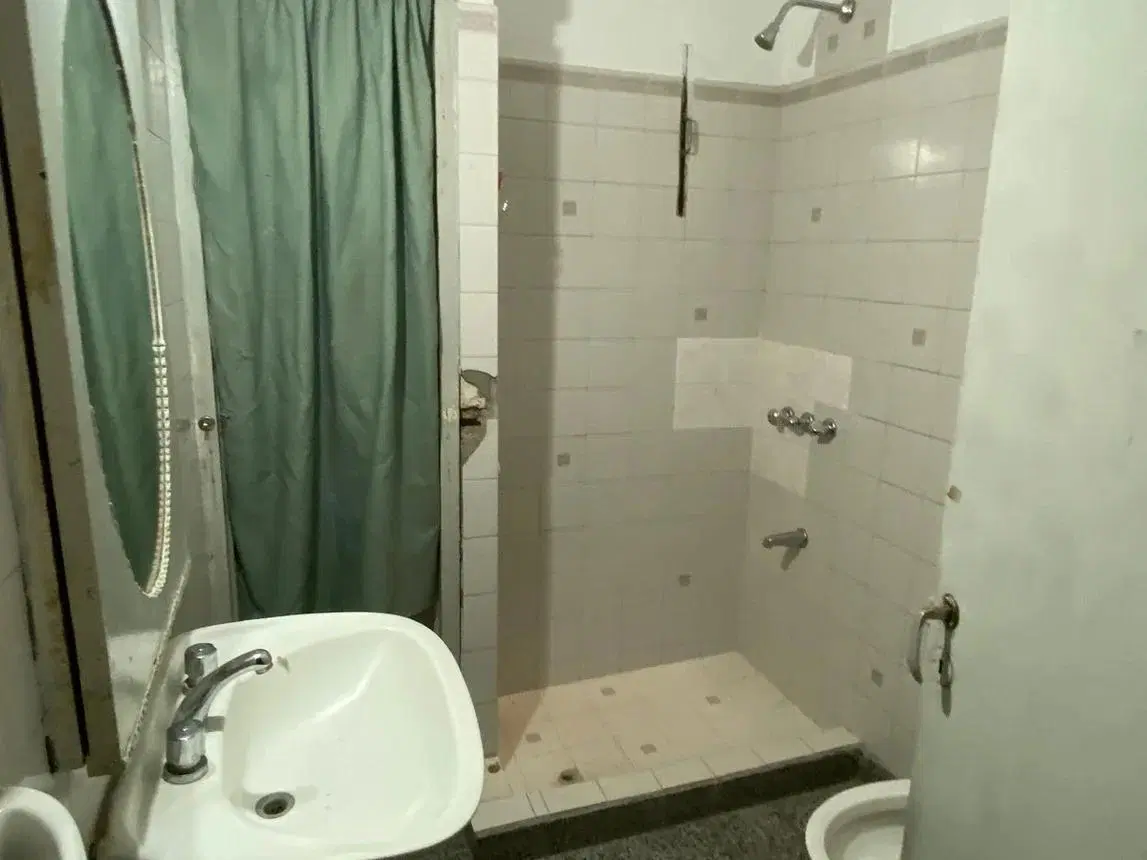 ¡Dos viviendas en una! Casa de 3 Dormitorios  Depto de 2 Dormitorios a metros de Bv. Pellegrini 2