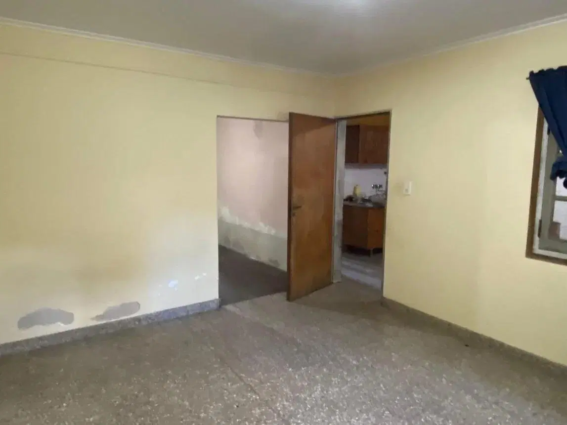 ¡Dos viviendas en una! Casa de 3 Dormitorios  Depto de 2 Dormitorios a metros de Bv. Pellegrini 5