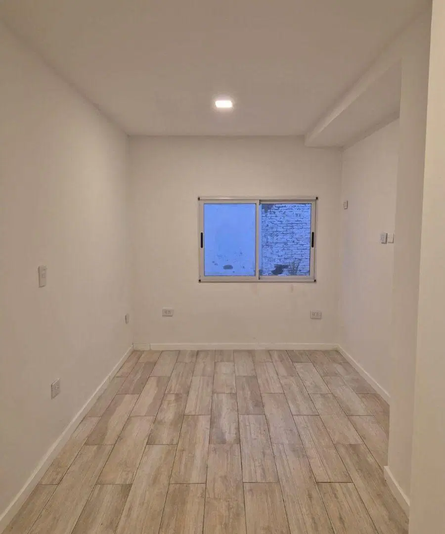 Casa PH en alquiler – 2 dormitorios – Totalmente refaccionada a nueva – 59 e/ 30 y 31 1