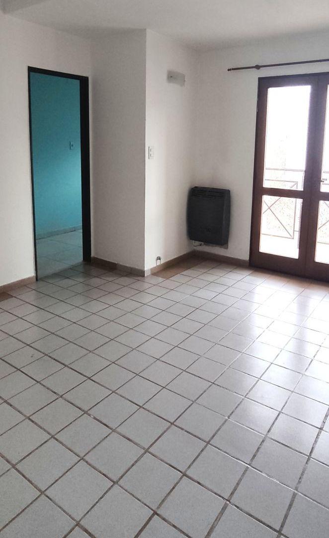 Foto de Departamento de un dormitorio con balcón, imagen 2