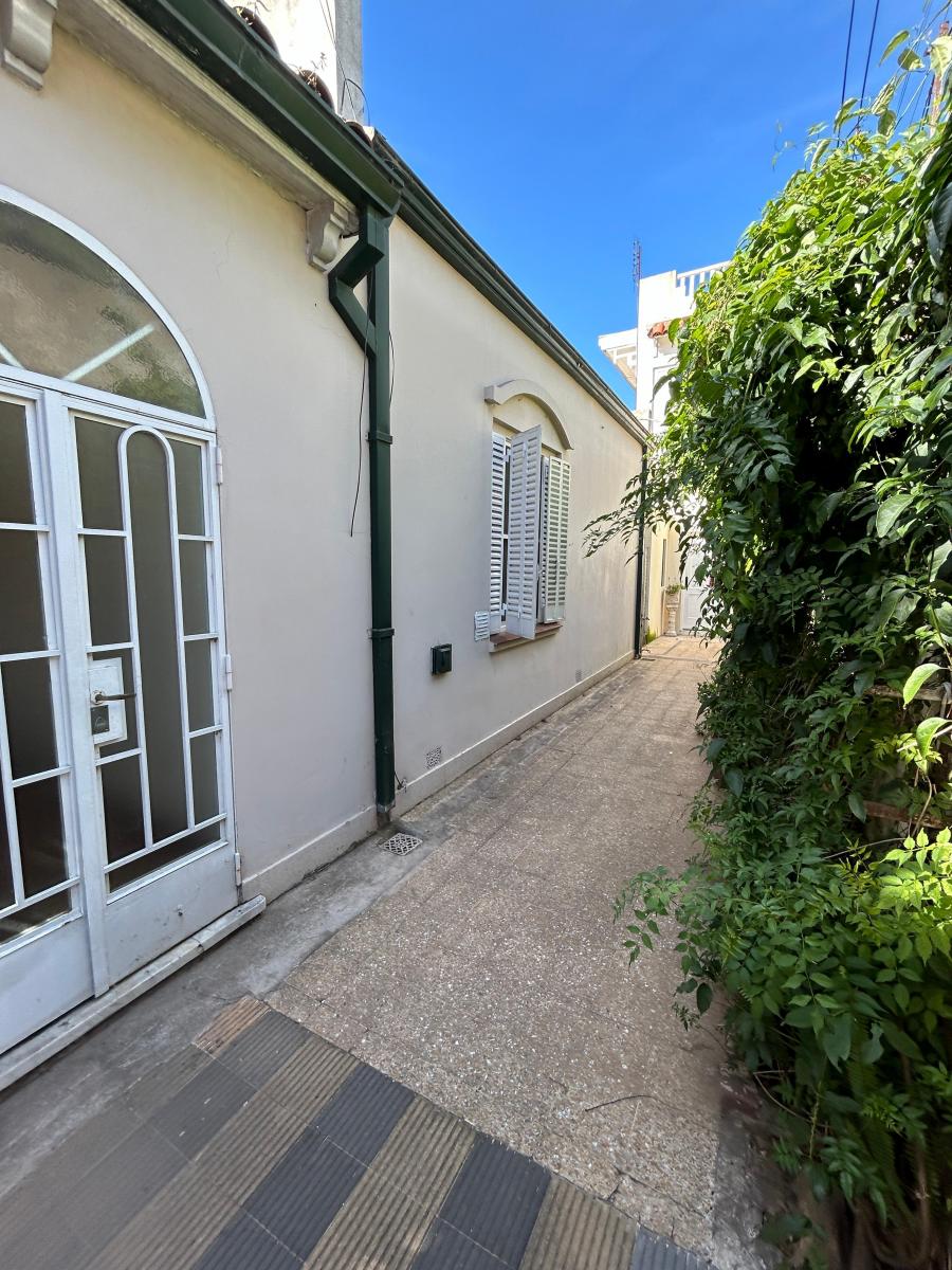 Departamento Tipo Casa de 2 Ambientes en Venta en Bernal Centro 1