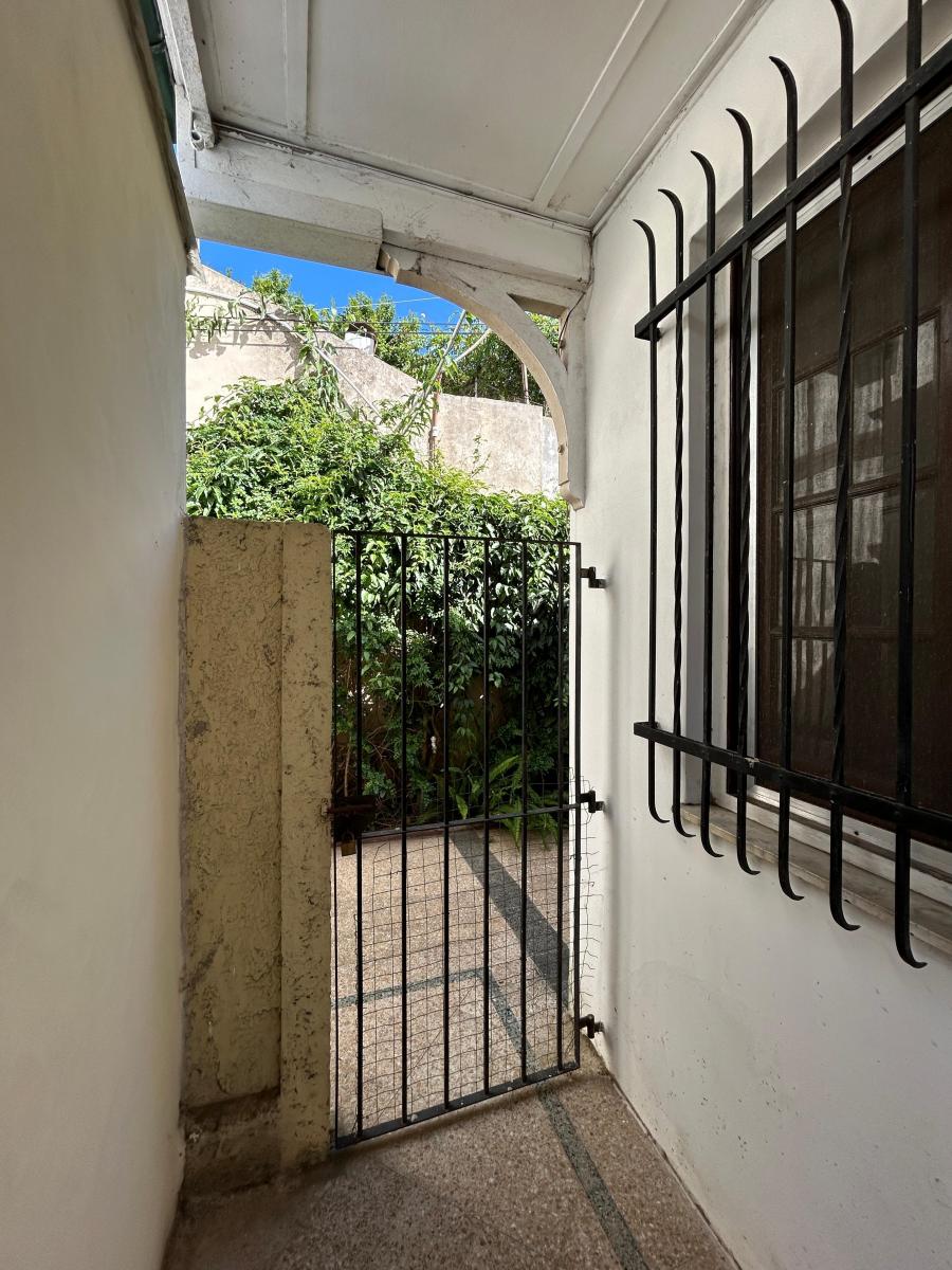 Departamento Tipo Casa de 2 Ambientes en Venta en Bernal Centro 5
