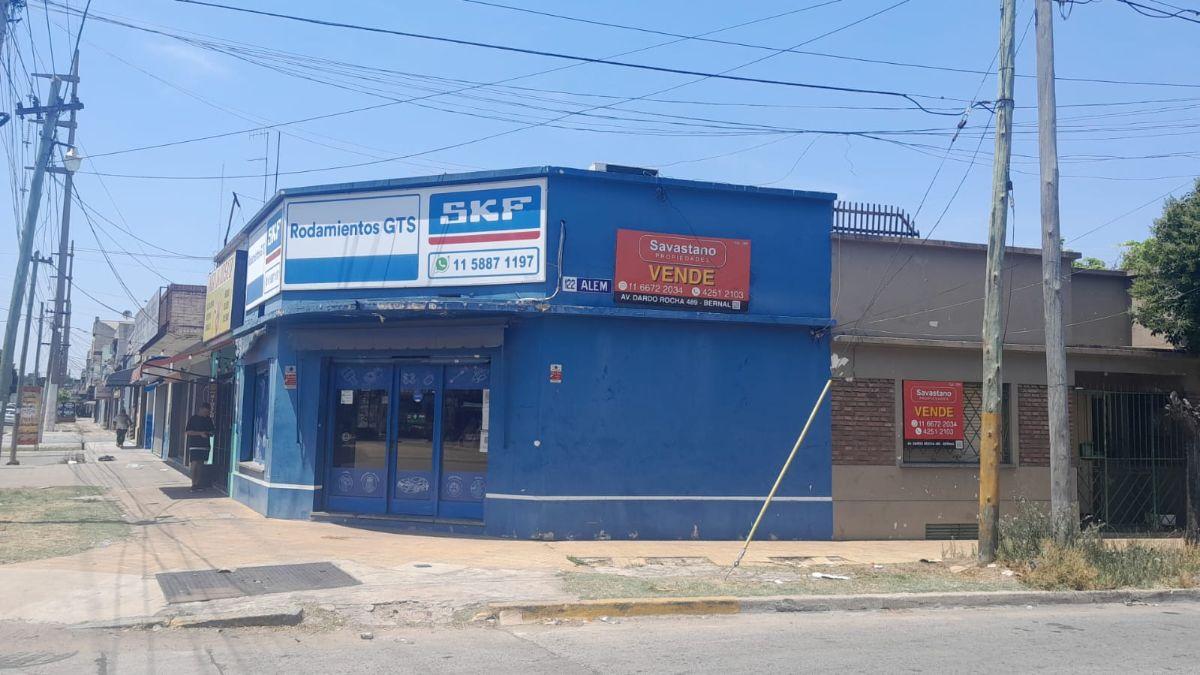 Casa + locales en venta en Bernal Oeste