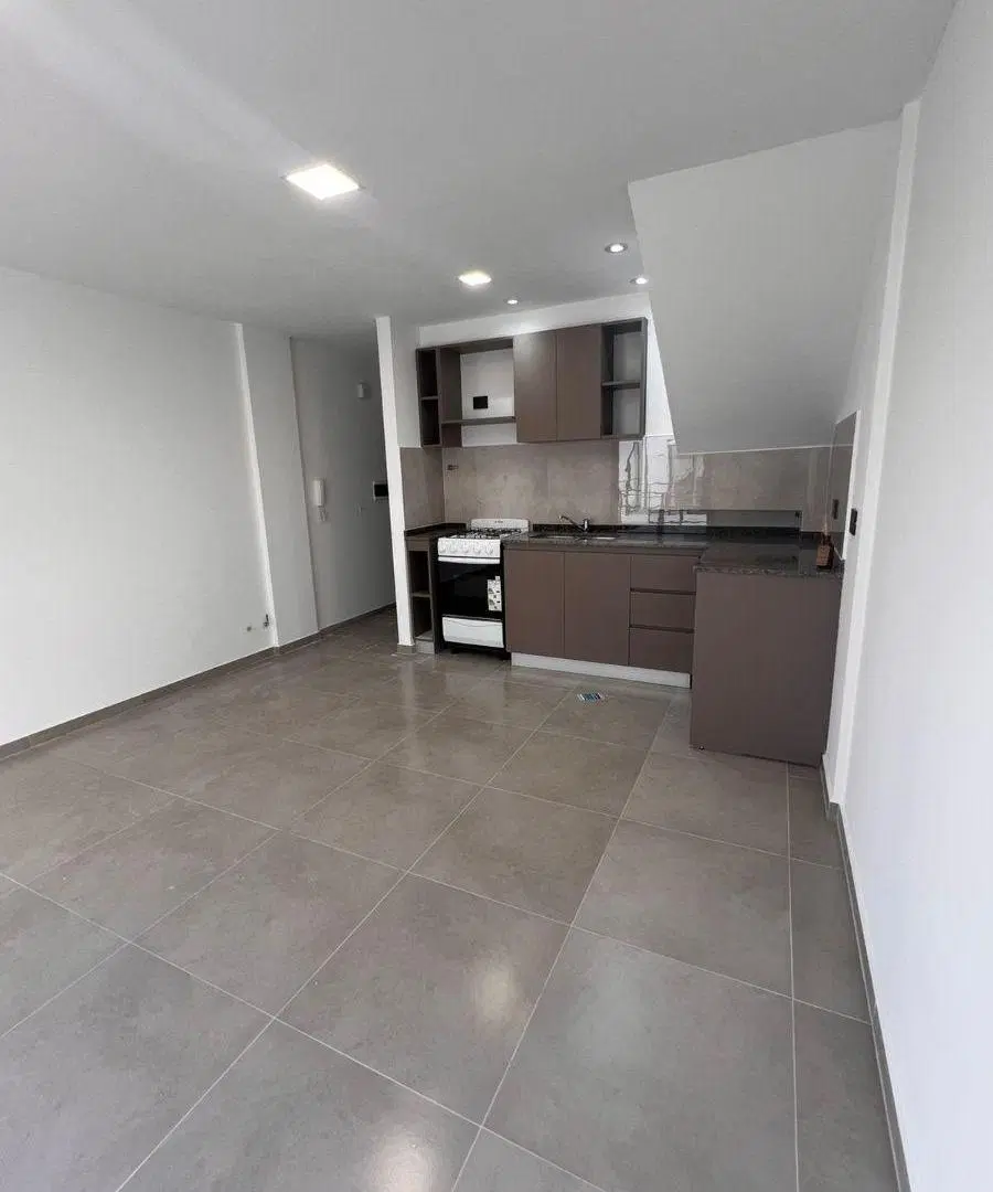 Hermoso Dpto de 1 Dormitorio con Balcon ! 3