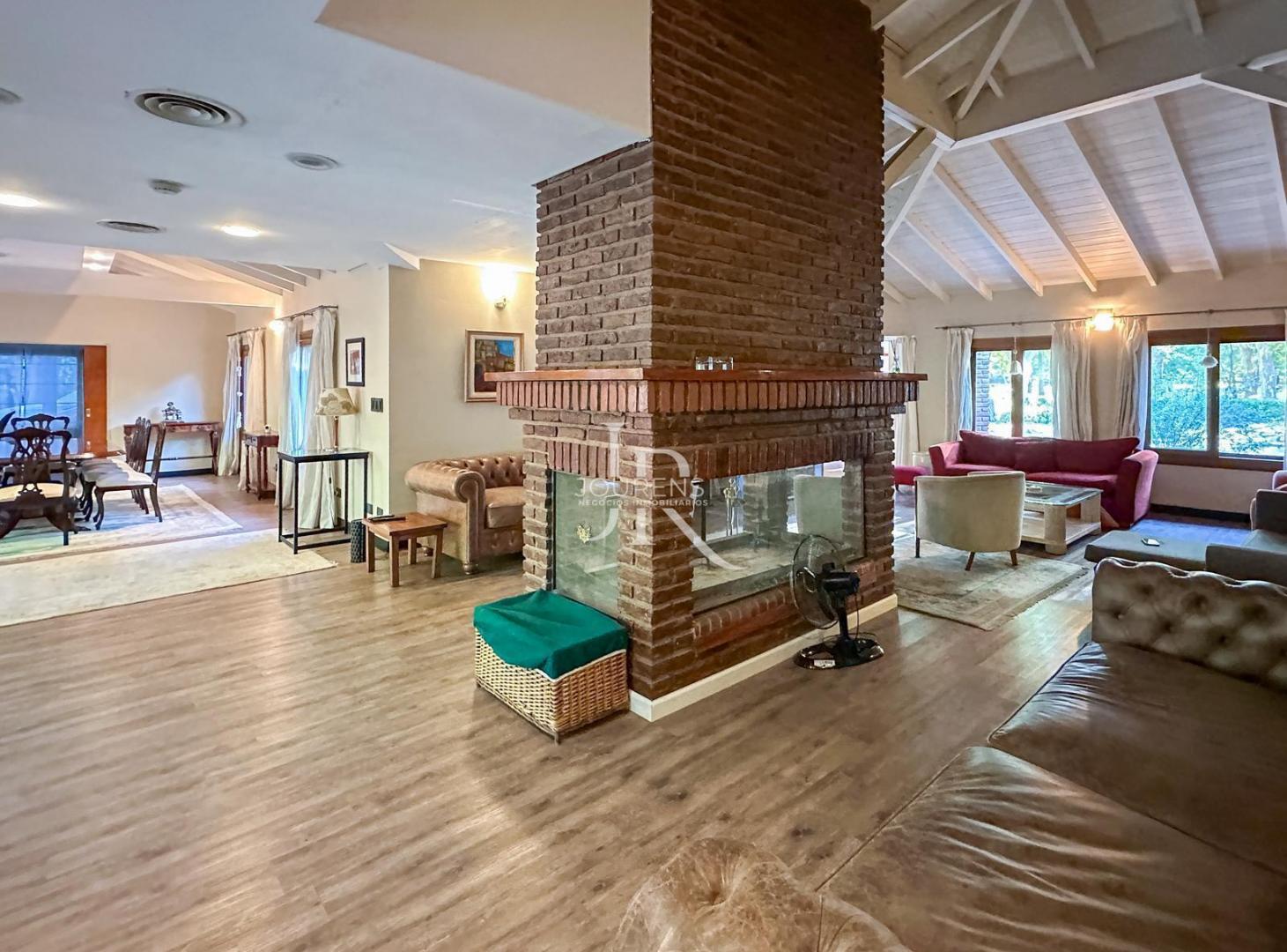 OPORTUNIDAD Casa en Highland Park LOTE 4800M2