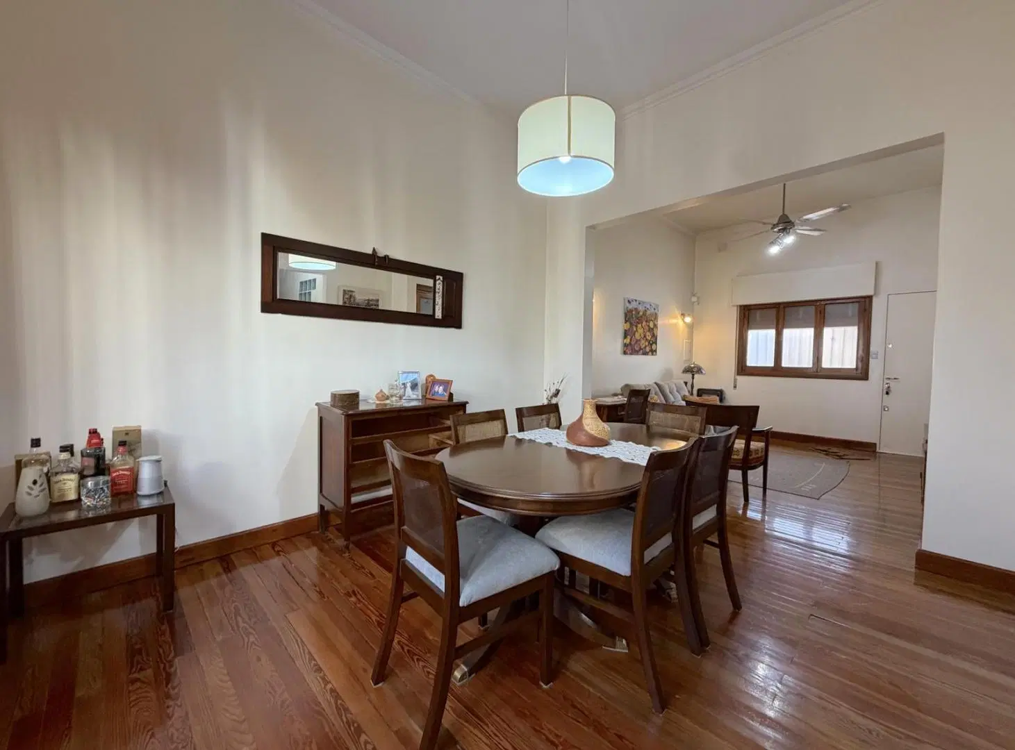 Casa en venta con patio y cochera en barrio parque 2