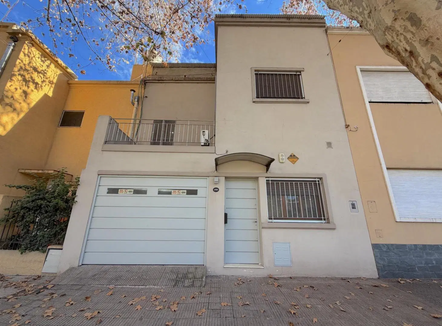 Casa en venta con patio y cochera en barrio parque 1