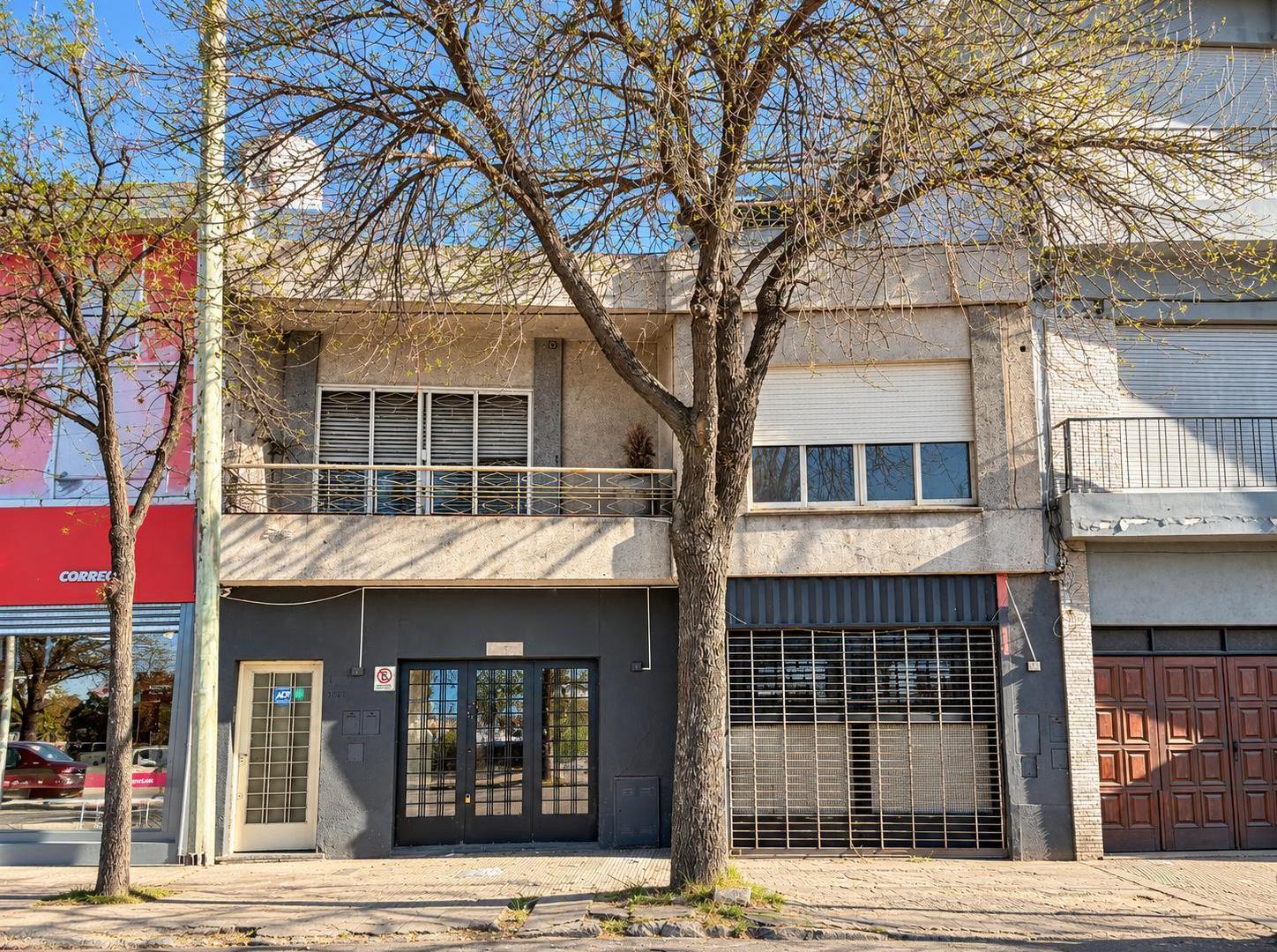 Foto de Local Comercial con 2 Departamentos, imagen 4