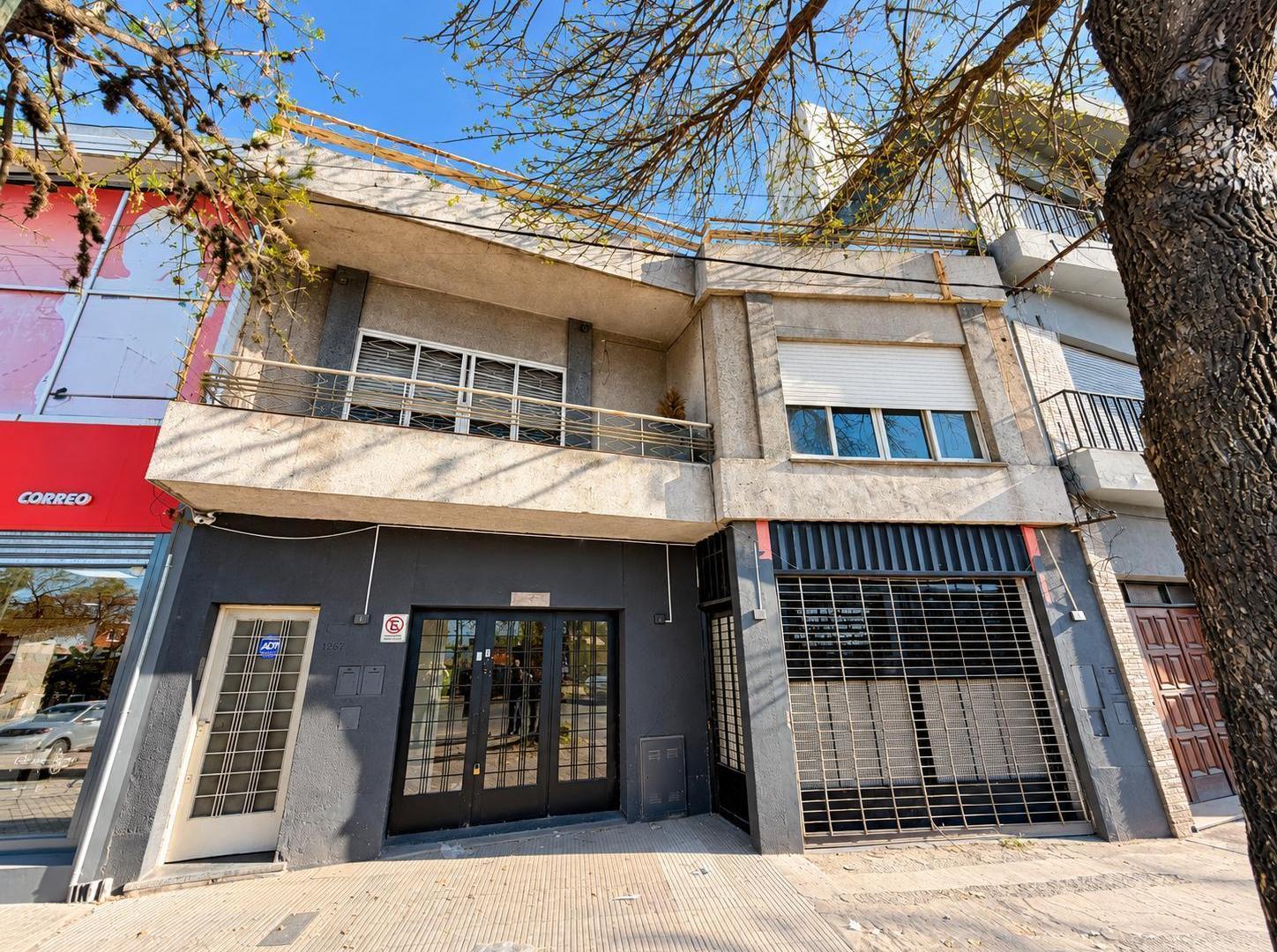 Foto de Local Comercial con 2 Departamentos, imagen 2