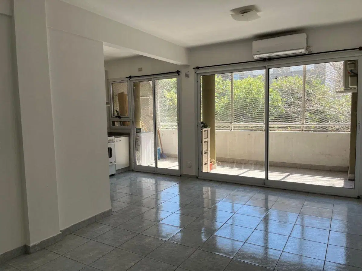 Departamento al frente con cochera 5