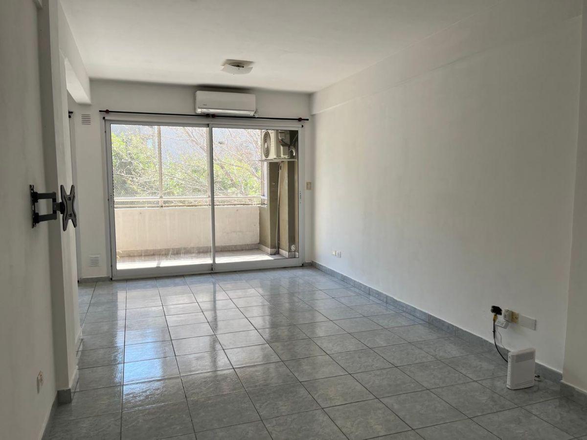 Departamento al frente con cochera