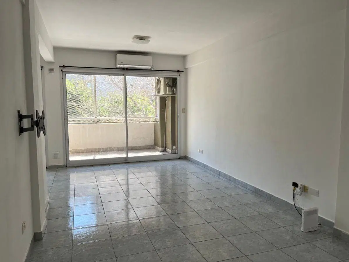 Departamento al frente con cochera 1