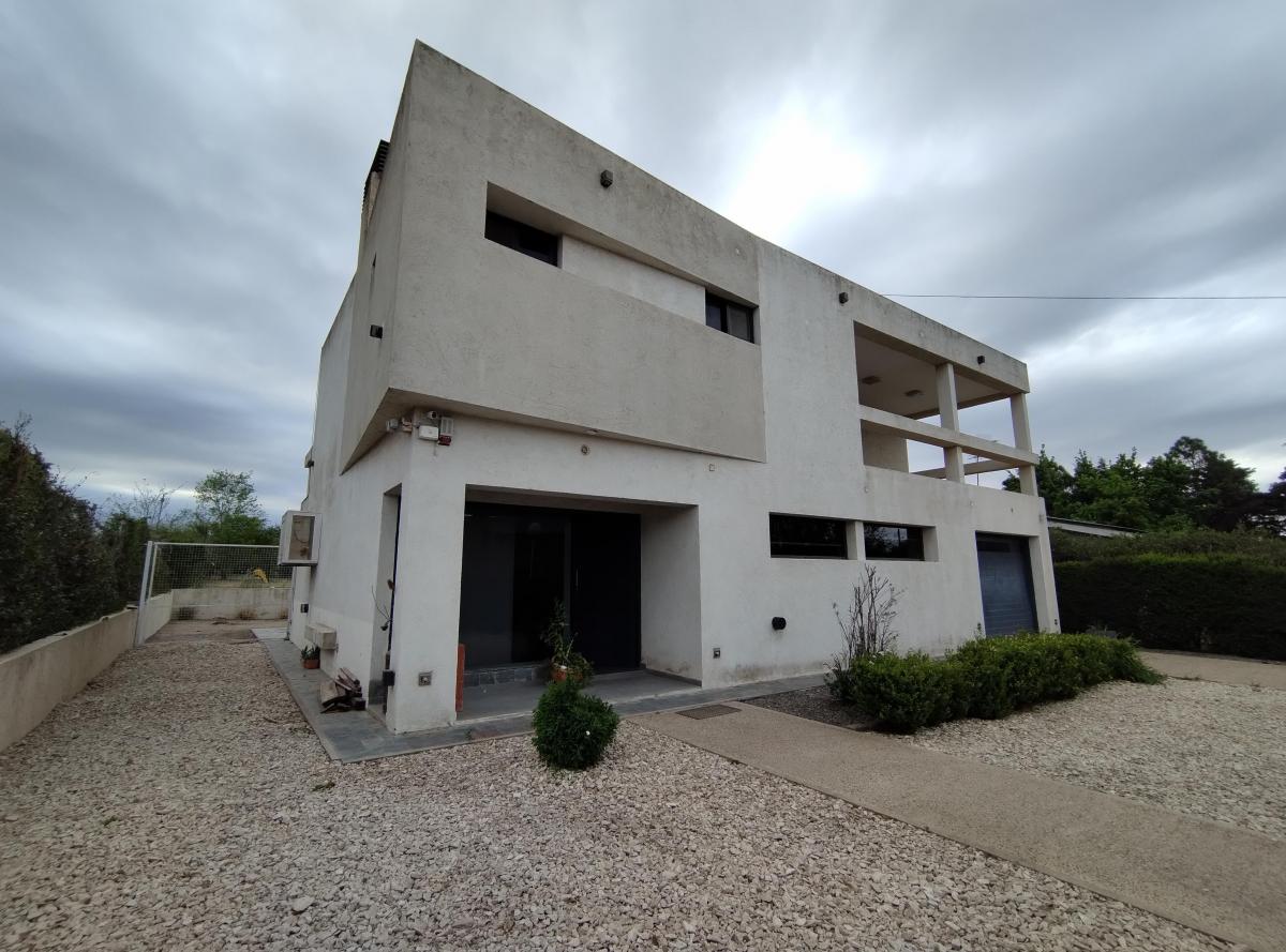 Casa en Venta de Categoria - Punilla, Siquiman - 4 Dorm, Gran Parque 1