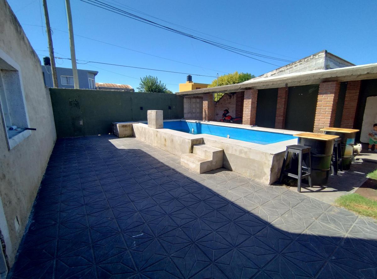 Casa en Venta Santa Isabel - 2 Dor, Pileta y Quincho. Apta Creditos 3