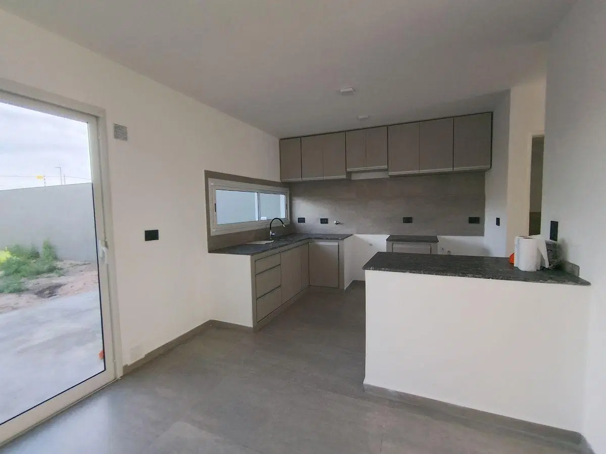 EN VENTA DUPLEX 3 DORMITORIOS, 3 BAÑOS , DOCTA PARQUE - B° CON SEGURIDAD 4