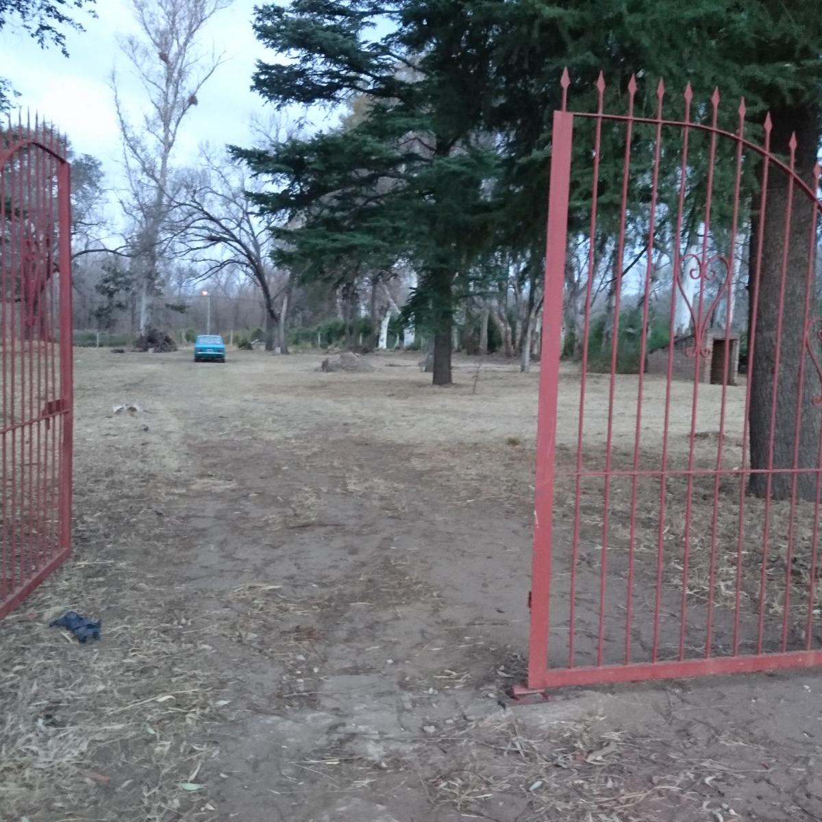 Gran Chalet a Terminar con Gran Parque 5
