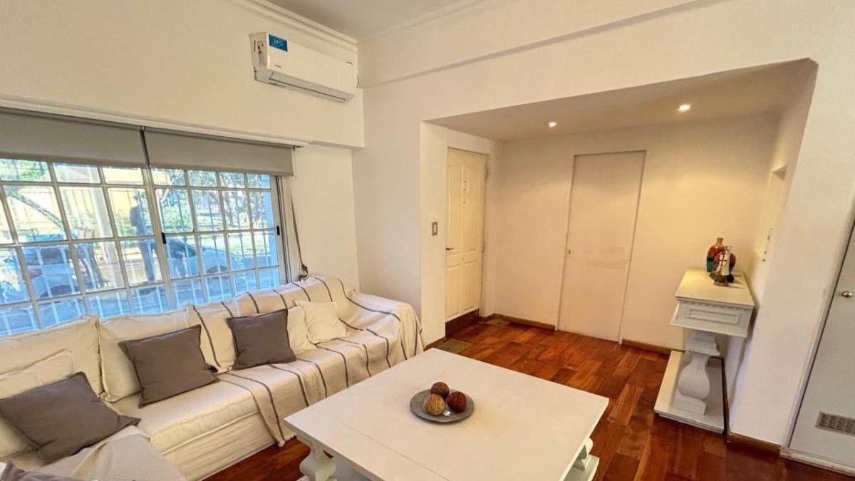 Foto de CASA EN VENTA. 6 AMBIENTES. 5 DORMITORIOS. COCHERA. TERRAZA, QUINCHO Y, imagen 4