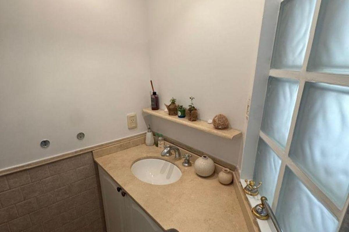 Foto de CASA EN VENTA. 6 AMBIENTES. 5 DORMITORIOS. COCHERA. TERRAZA, QUINCHO Y, imagen 4