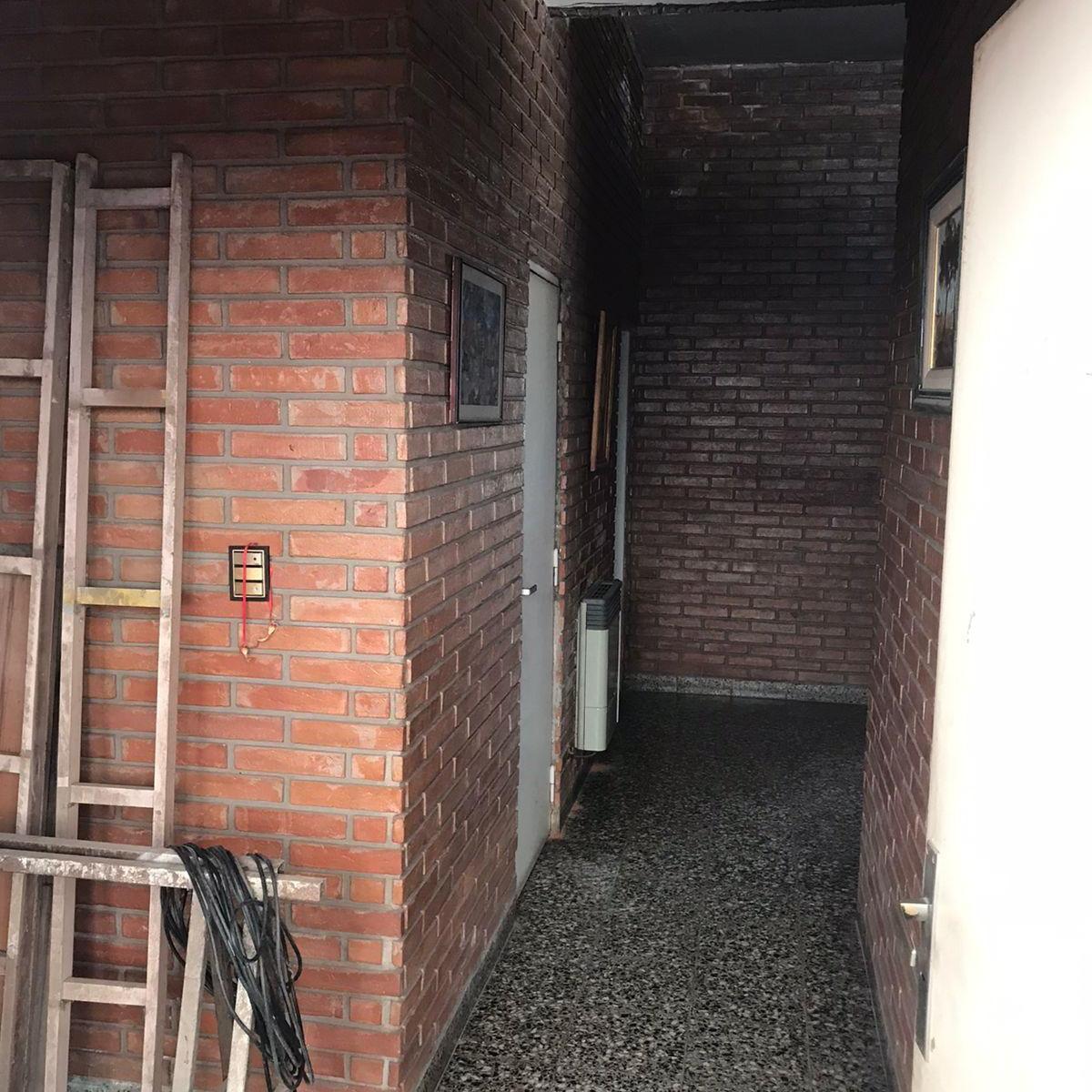 Vendo Gran Casa con Local en Santa Isabel III 1