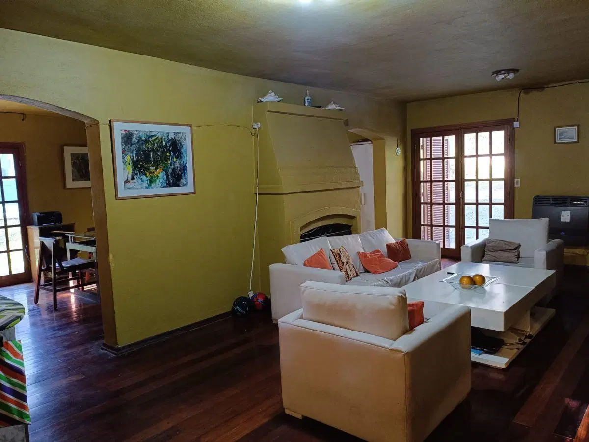 VENDO HERMOSA CASA CON TERRENO MUY ARBOLADO 3