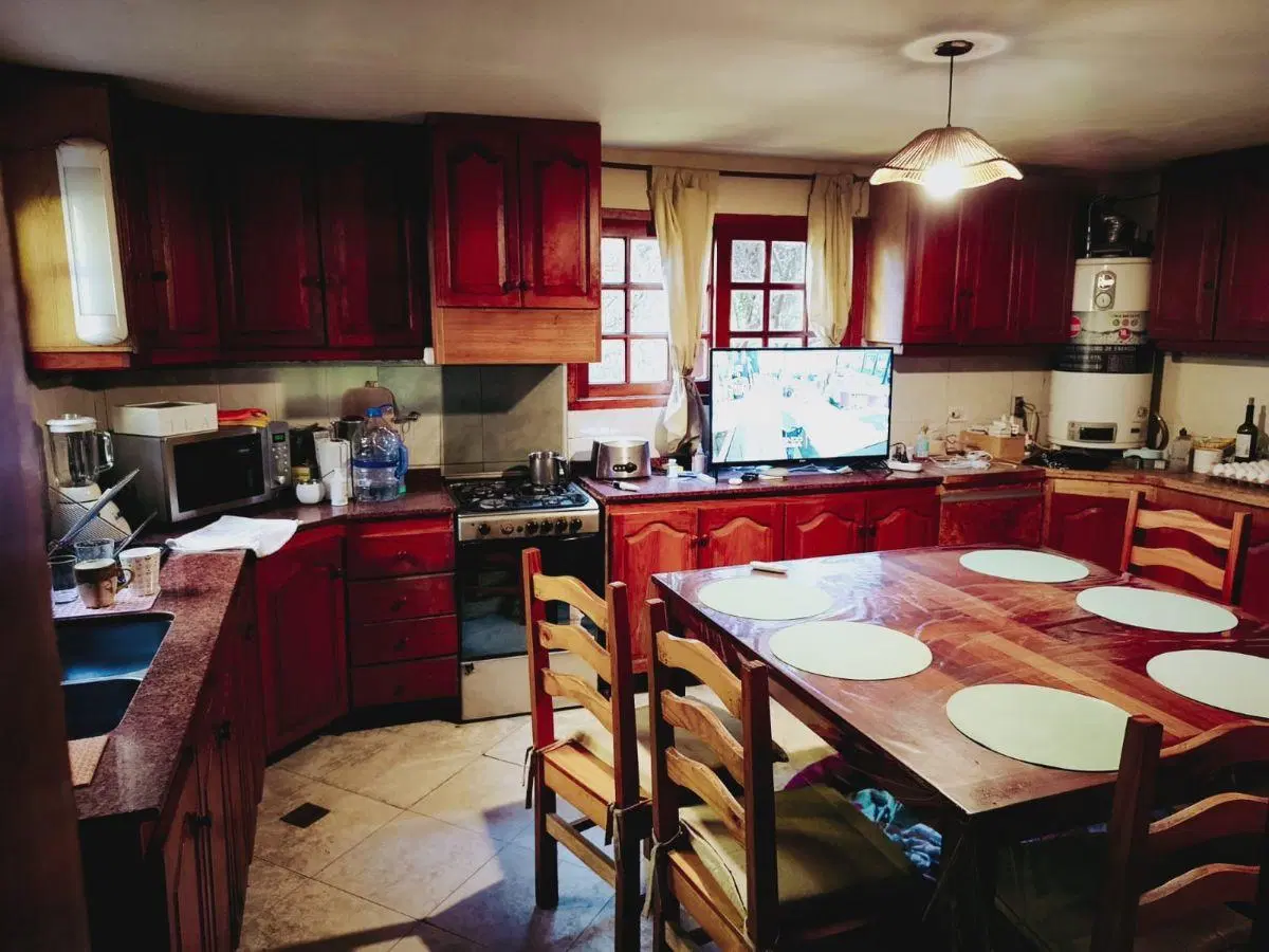 VENDO HERMOSA CASA CON TERRENO MUY ARBOLADO 4
