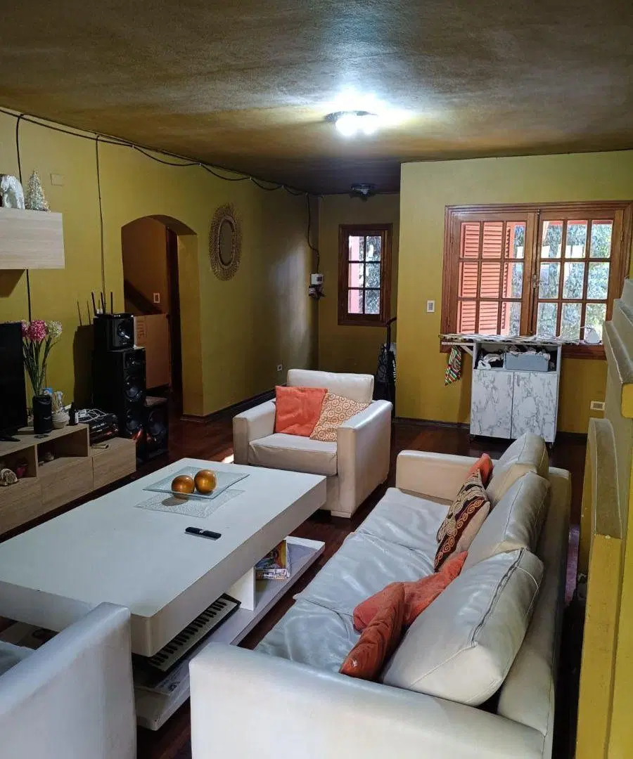 VENDO HERMOSA CASA CON TERRENO MUY ARBOLADO 2