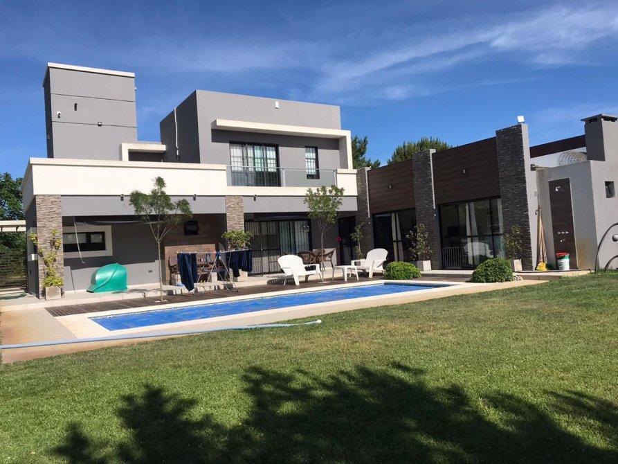 Casa con Pileta Barrio Residencial Nuevo San Rafael 1