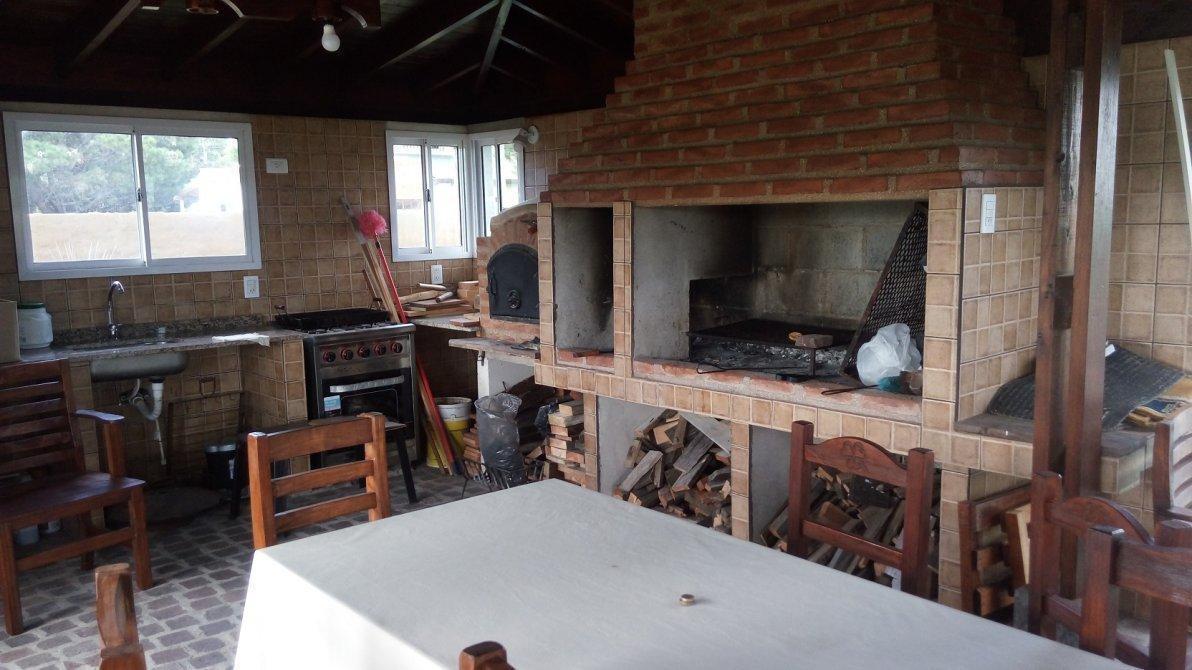 Complejo de 4 Casas con Pileta 2