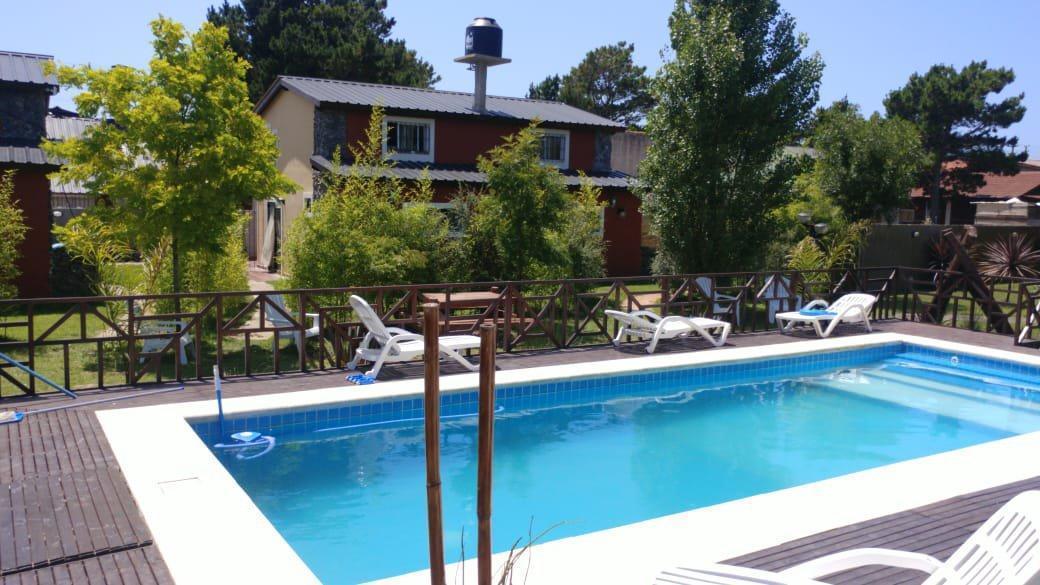 Complejo de 4 Casas con Pileta 3