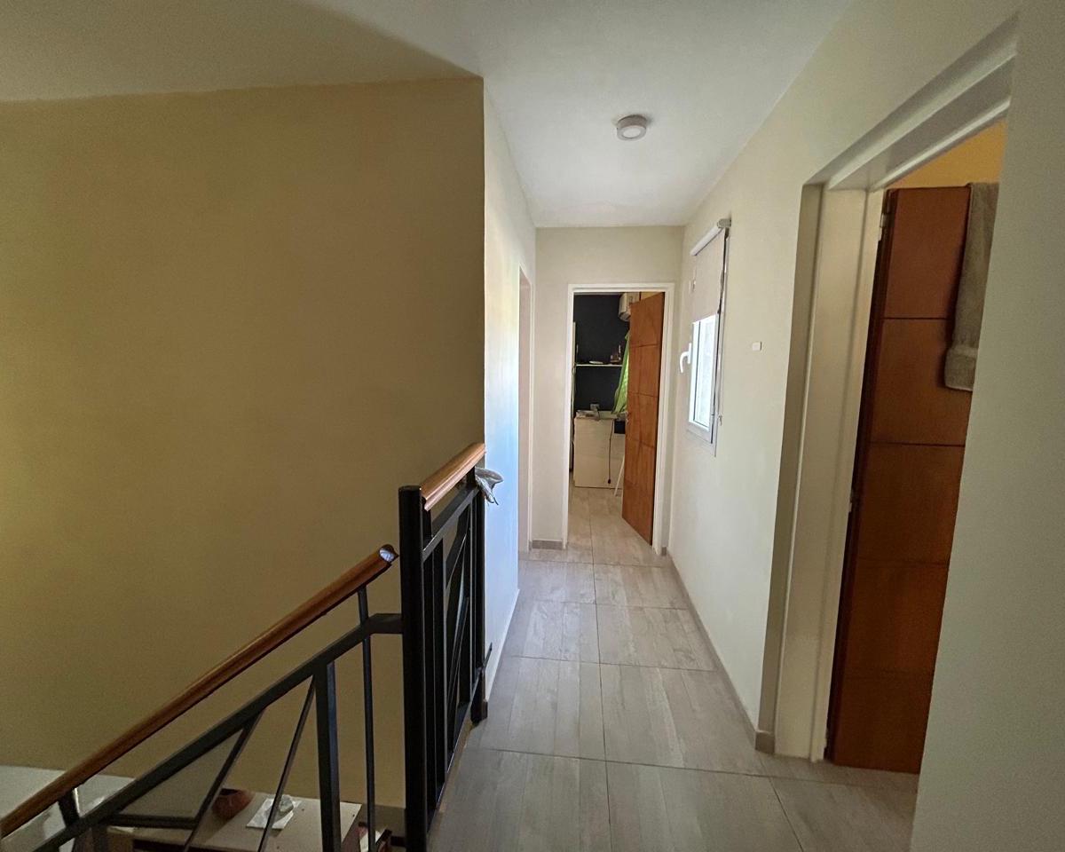 Casa con Pileta en B° Los Cerezos 2 4