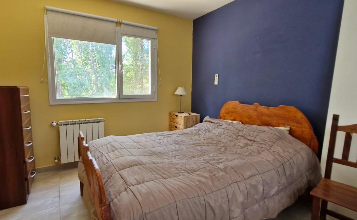 Casa con Pileta en B° Los Cerezos 2 1