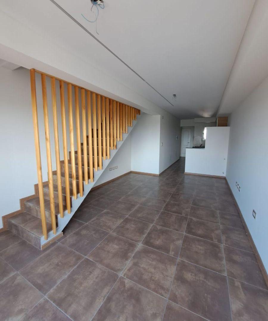 Departamento Dúplex de dos dormitorios con terraza exclusiva.