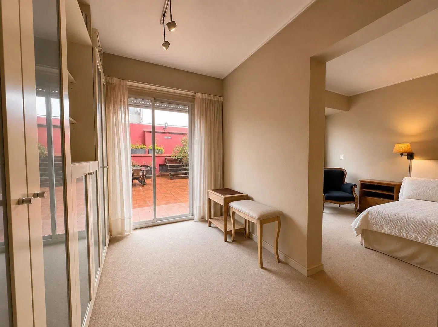 Departamento en venta en las cañitas con patio seg 24hs 2 cocheras 5