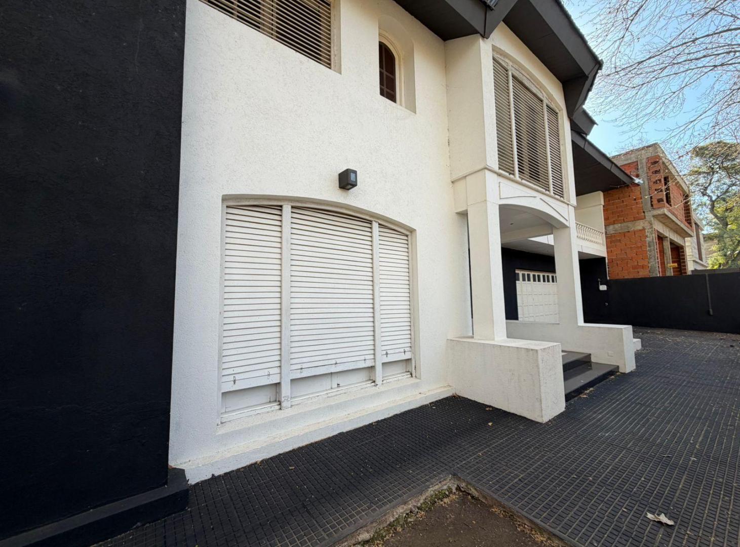 Foto de Casa 7 ambientes en venta con cocheras en Martinez, imagen 2