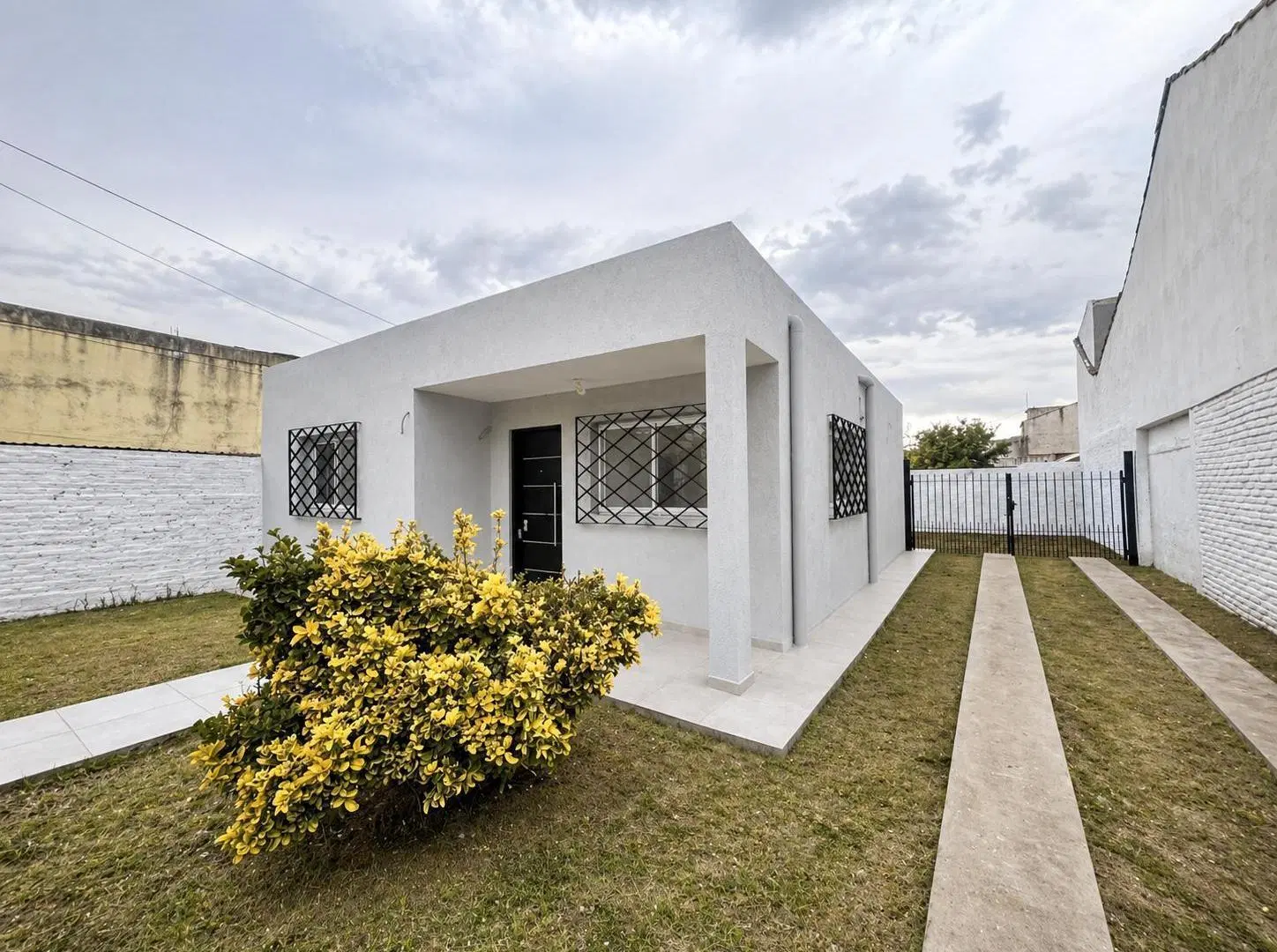 Venta casa a estrenar con parque y financiacion en Adrogue 5