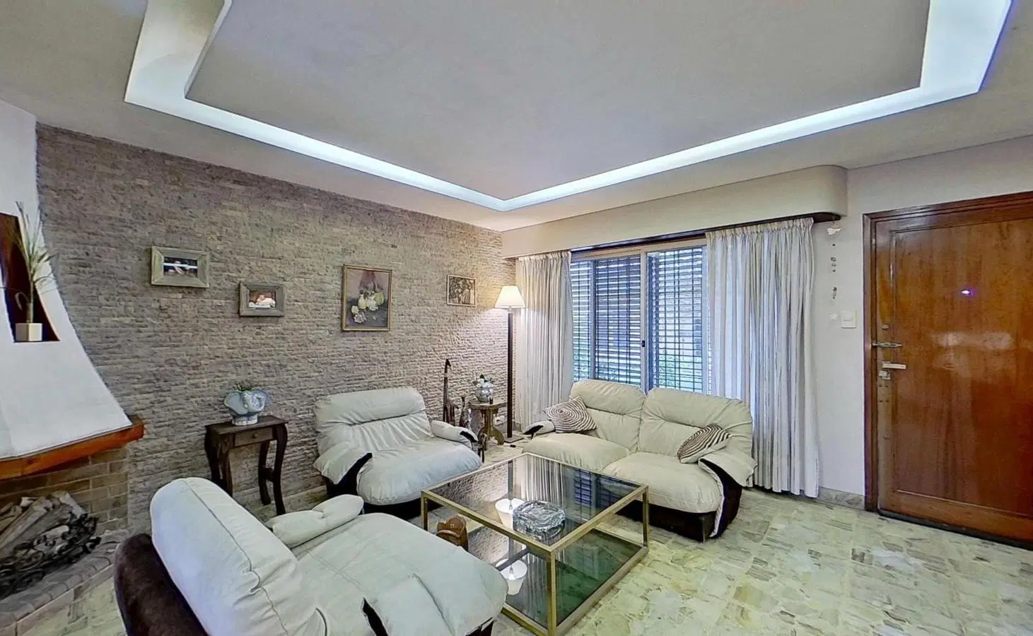 Casa en Venta con Jardín, Pileta y Quincho Lanús 2