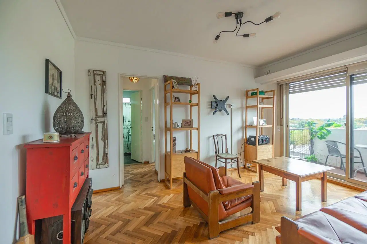 Venta departamento con balcon al frente en Temperley 3