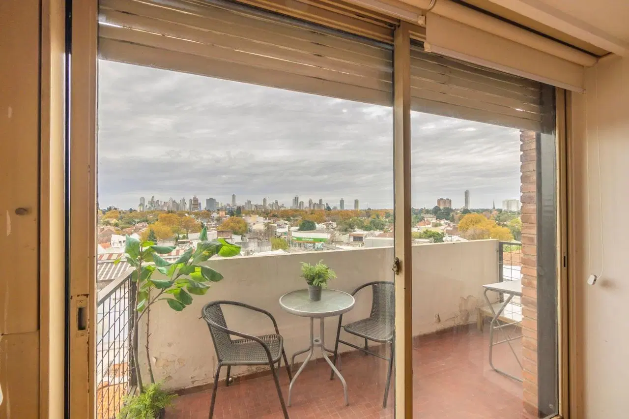 Venta departamento con balcon al frente en Temperley 5