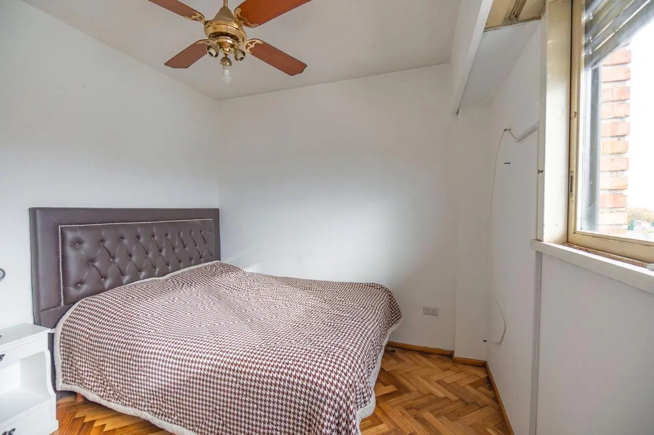 Venta departamento con balcon al frente en Temperley 2