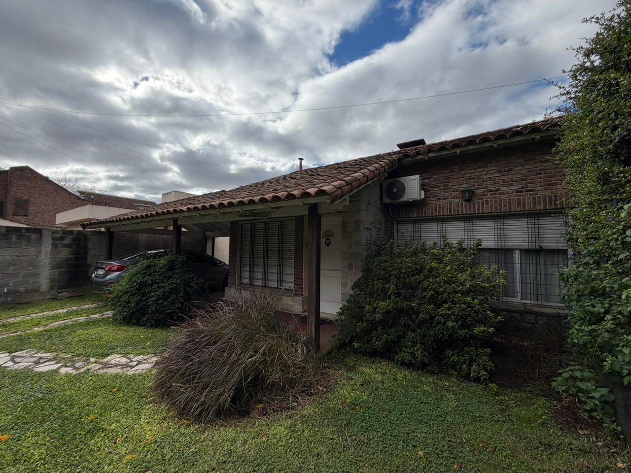 Foto de Venta Casa con parque en zona centrica de Adrogue, imagen 2