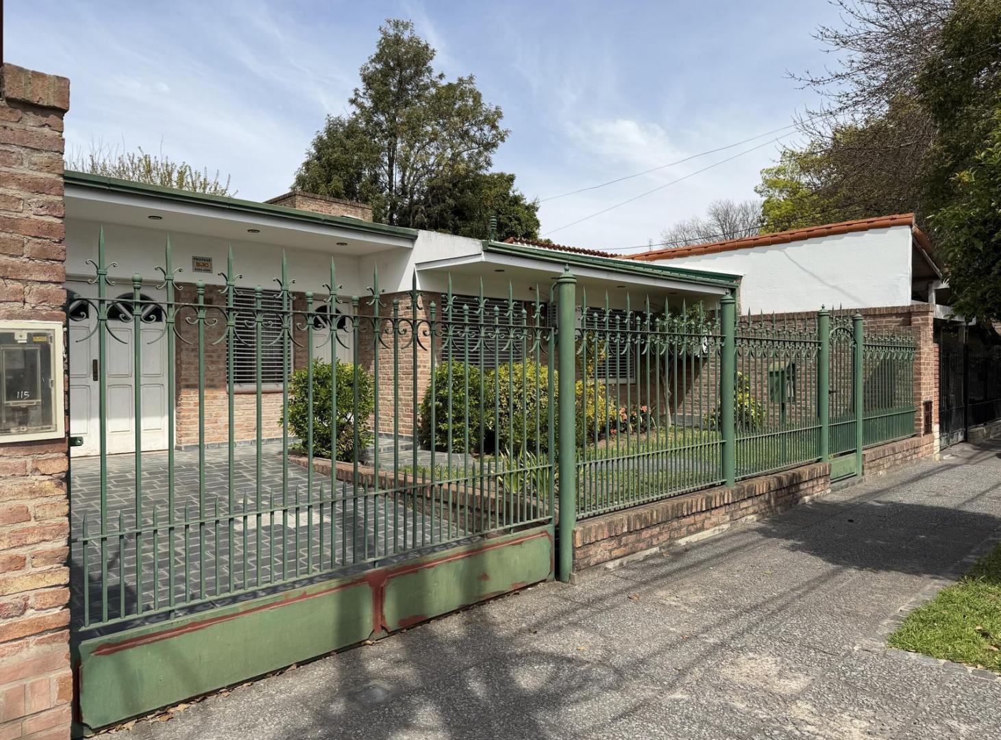 Foto de Venta Casa con Jardin en Adrogue, imagen 2