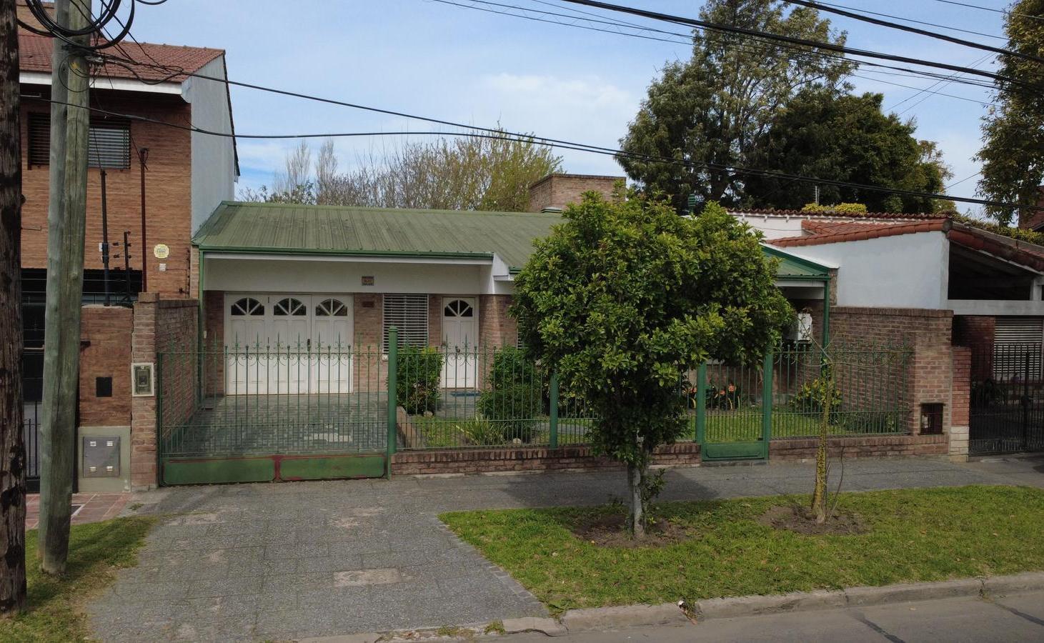 Foto de Venta Casa con Jardin en Adrogue, imagen 1