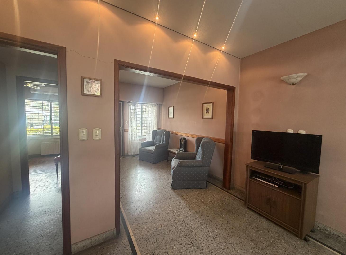 Foto de Venta Casa con Jardin en Adrogue, imagen 3