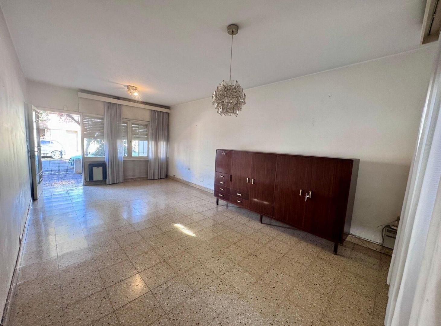 Foto de VENDO CASA PLANTA BAJA EN PUEYRREDON, imagen 1