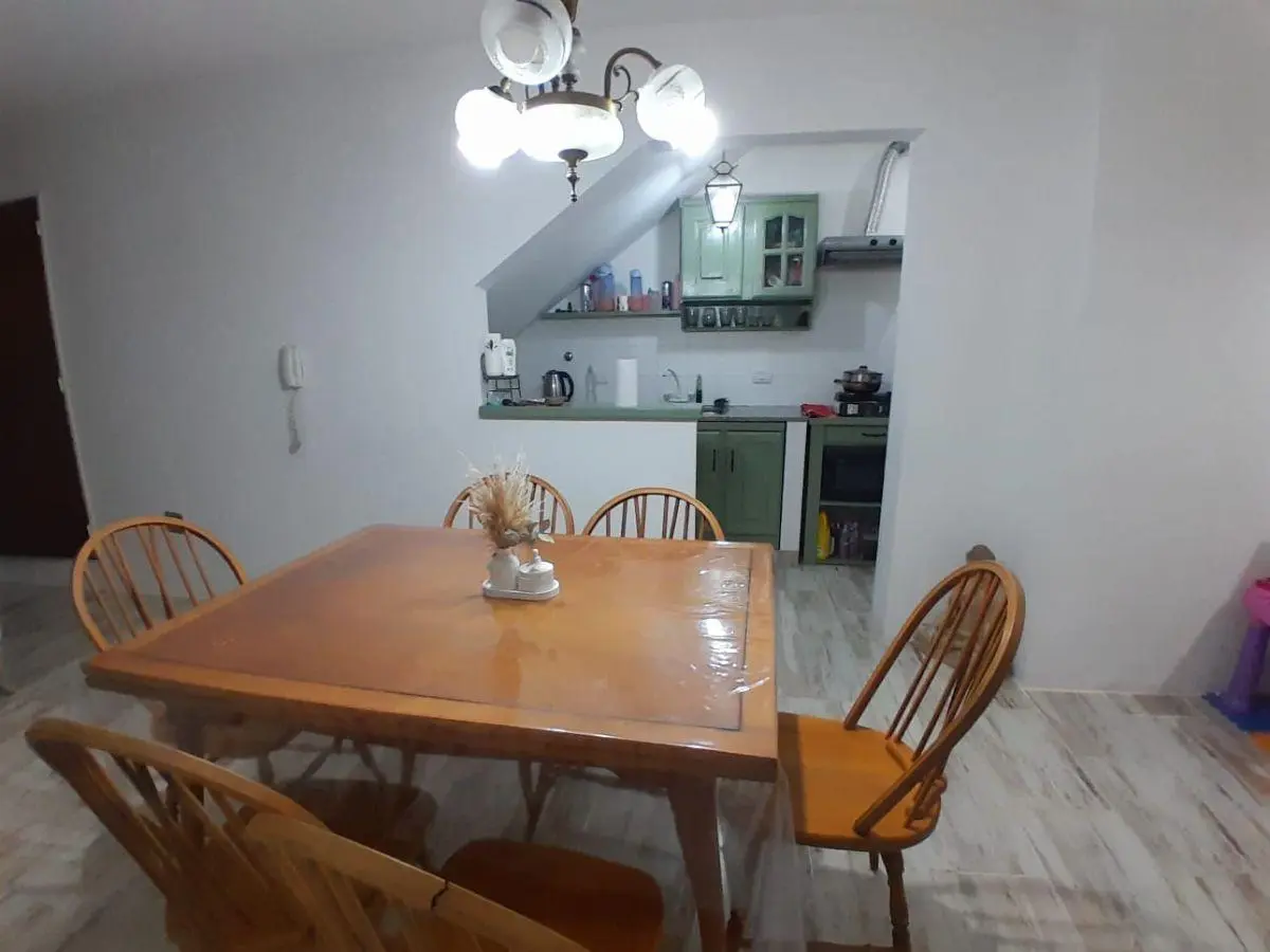 Departamento 2 ambientes sobre Rivadavia 5