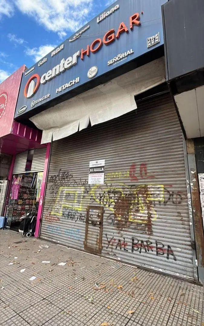 Local comercial en una de las mejores cuadras de la peatonal Rivadavia.- 2