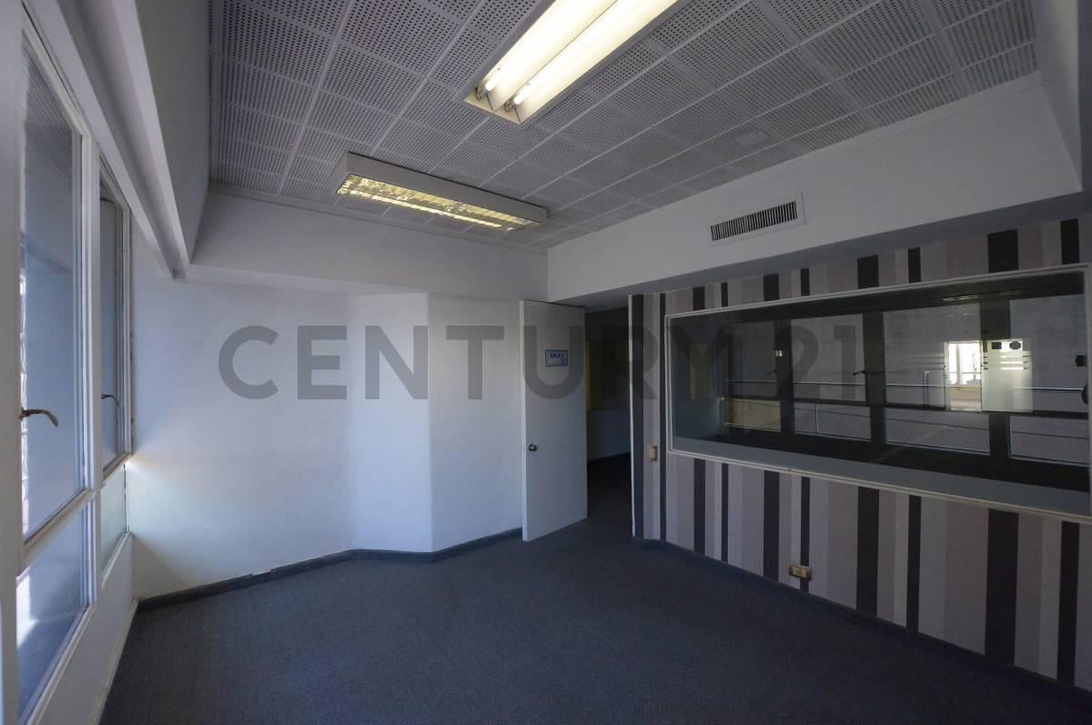 Foto de Microcentro – Oficina corporativa 220 m² – Espacio versátil y luminoso, imagen 4